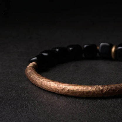 Cubic black obsidian and copper: protection and self-confidence